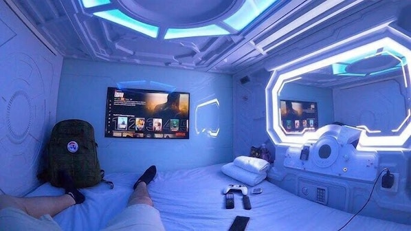 Capsule