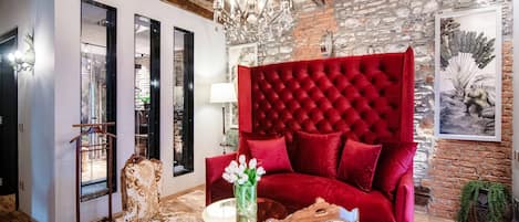 Deluxe Suite | Living area | 40-inch LED TV with satellite channels