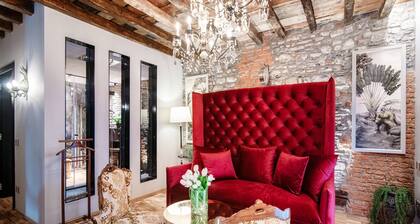 Aurum - Como Luxury Suites