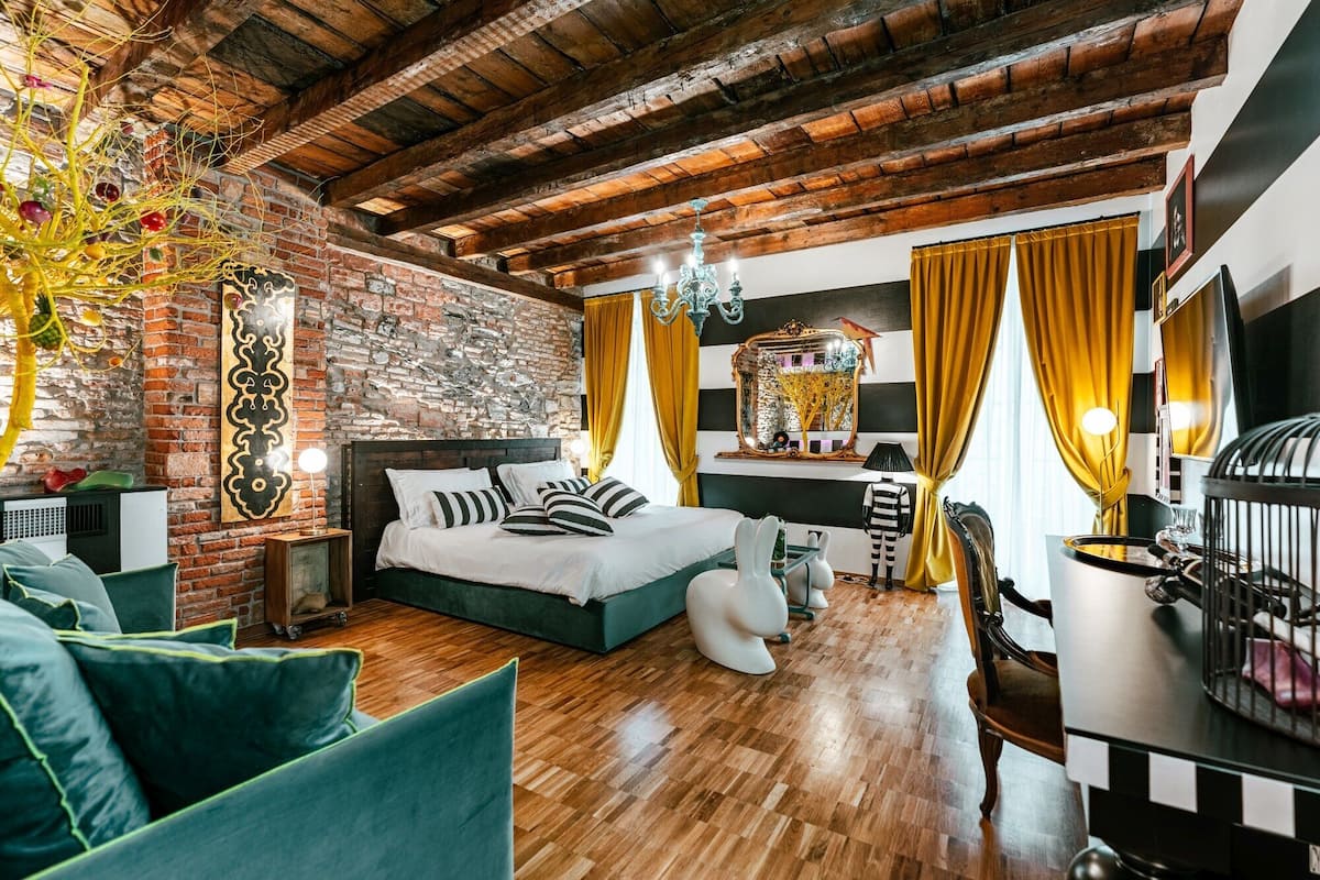 Suite – deluxe | Sengetøy av topp kvalitet, minibar, safe på rommet og skrivebord