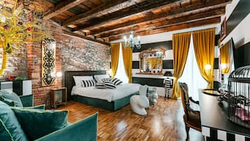 Suite Deluxe | Biancheria da letto di alta qualità, minibar, una cassaforte in camera