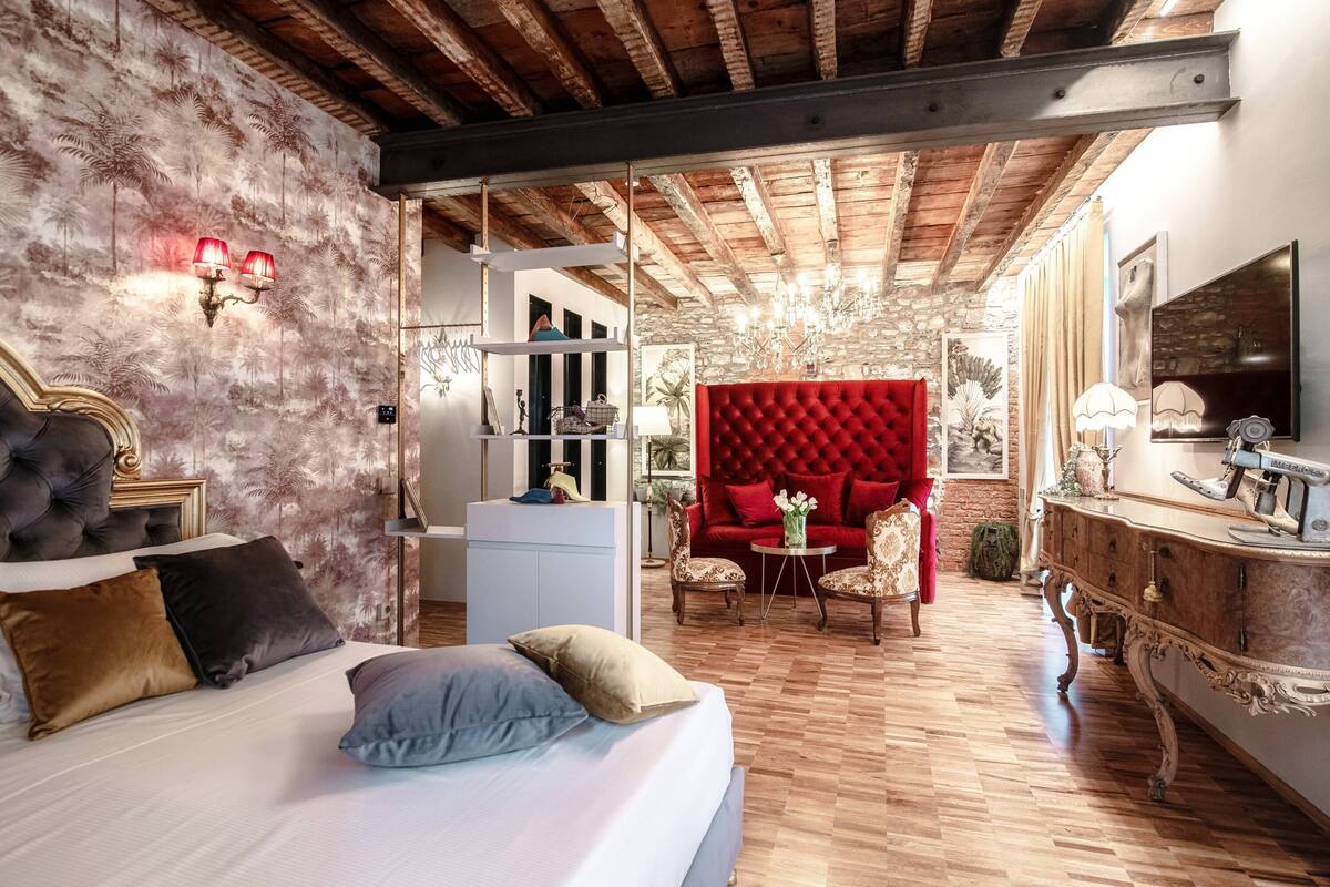 Suite – deluxe | Sengetøy av topp kvalitet, minibar, safe på rommet og skrivebord