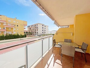 Outdoor dining - Global Properties: Practical apartment with terrace and swimming pool in Canet beach (Canet d´en berenguer)