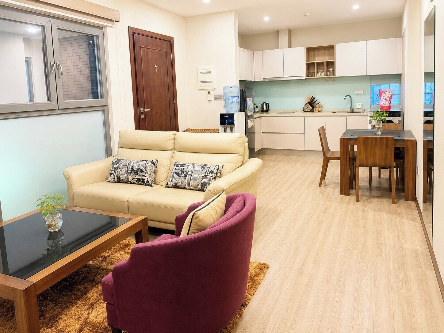 Deluxe Apartment, City View | Living area