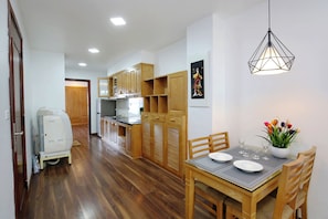 Televisión LCD 56 pulgadas con canales de televisión por cable, chimenea