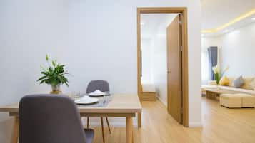 City Double Room, 2 Bedrooms | In-room dining
