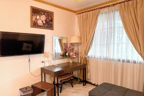 Suite King Room | Bureau, lits pliants/supplémentaires, Wi-Fi gratuit, draps fournis