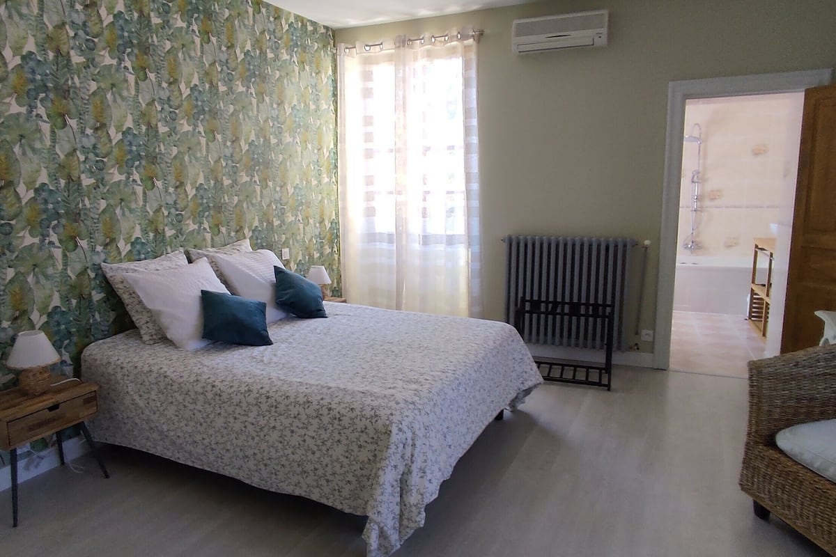 Comfort Double Room, Non Smoking, Courtyard View | Busa memori, dihias secara berasingan