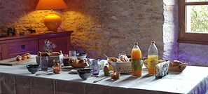 Café da manhã continental grátis todos os dias