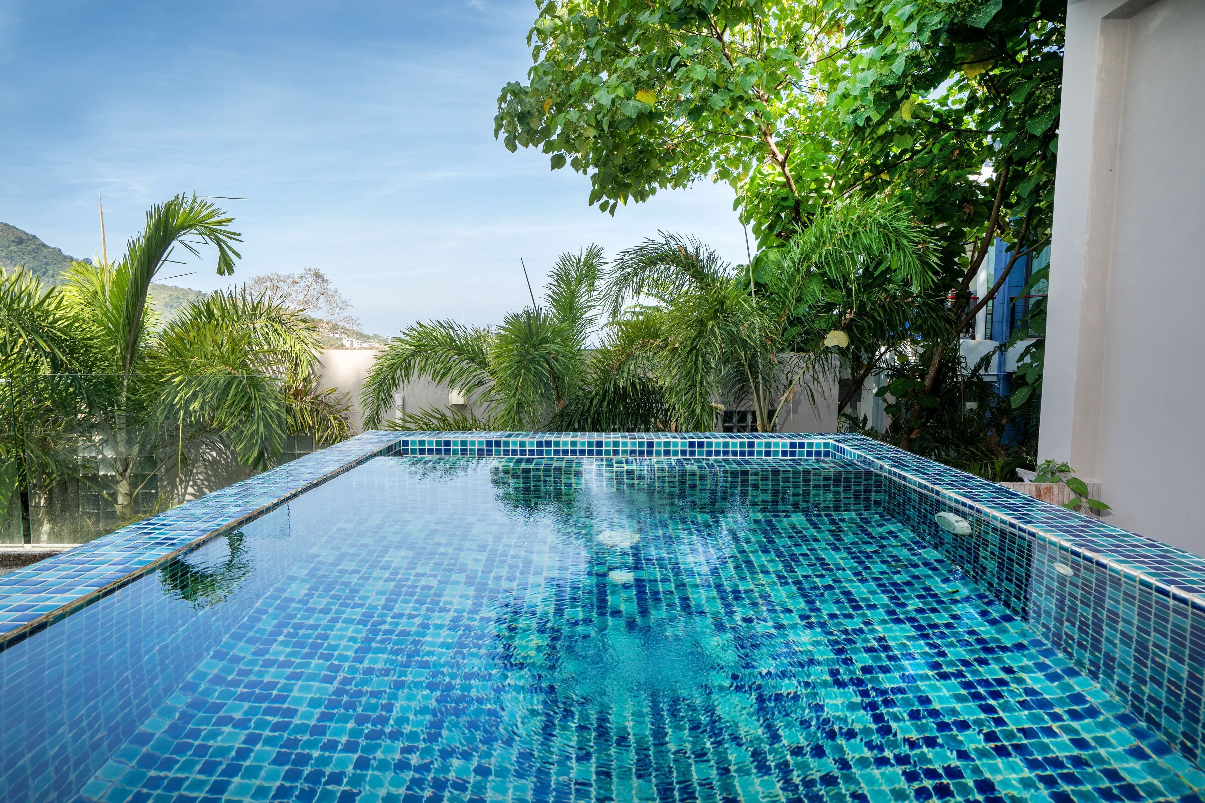 Kolam renang pribadi