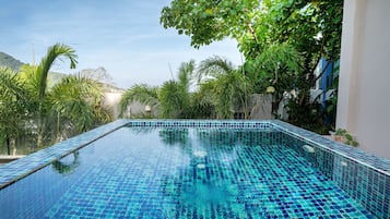 Kolam renang pribadi