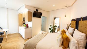 Premium Studio Suite | 1 bedroom, blackout curtains, soundproofing, iron/ironing board