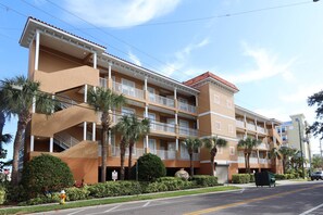 Exterior - Immaculate Waterfront Beauty! Dog Friendly! Close to Beach ~ Hot Tub, Pool, Grill ~ 405 Island Key (Clearwater)