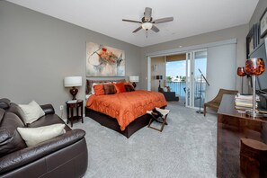 3 bedrooms, iron/ironing board, free WiFi, bed sheets - Immaculate Waterfront Beauty! Dog Friendly! Close to Beach ~ Hot Tub, Pool, Grill ~ 405 Island Key (Clearwater)