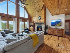 Smart TV, chimenea, videojuegos y oficina
