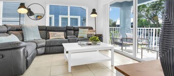 320C - Boca Retreat w/ Pool, Parking, Near Evert Tennis & Shops