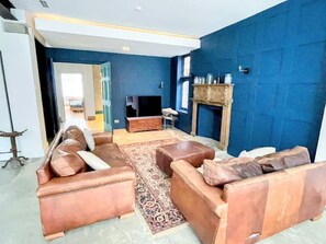 Living area - 5 Bed House 330m2 Zone 4 25 mins CentreLondon (London)