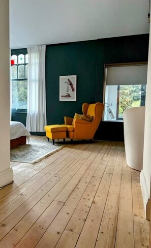 5 chambres, fer et planche à repasser, Wi-Fi, draps fournis