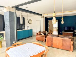 Living area - 5 Bed House 330m2 Zone 4 25 mins CentreLondon (London)