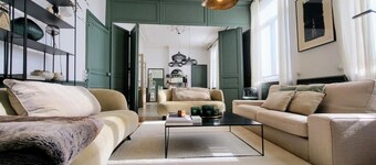 Elegant 300m² Townhouse w/ Spacious Garden, Modern Amenities, Close to Nature & Attractions