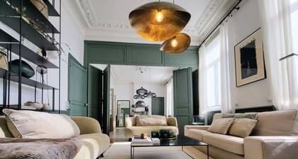 Grande Maison Bourgeoise avec Cour Privative, 5 Chambres, WiFi, Proche Commerces et Nature