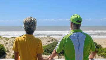 Utsikt mot strand/hav