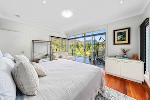 4 عدّة غرف نوم ومكواة/لوح كي وسرير سفر وواي فاي مجانًا