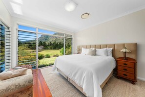 4 bedrooms, iron/ironing board, travel cot, free WiFi