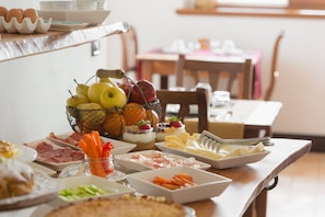 Ilmainen päivittäinen buffetaamiainen