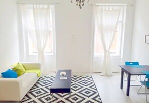 City Apartment - Bright and Cozy - city center (Budapest)