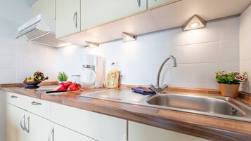 Fridge, stovetop, coffee/tea maker, toaster