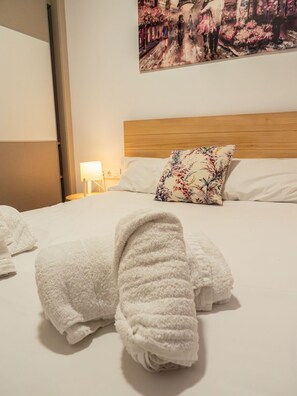 2 bedrooms, iron/ironing board, travel crib, free WiFi - Rualva Flats, Burjassot Apartament Central (València)