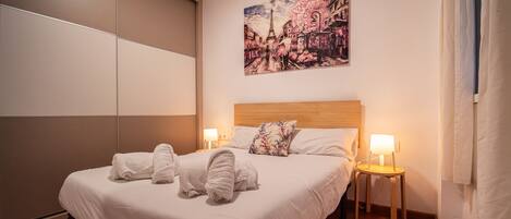 2 عدّة غرف نوم ومكواة/لوح كي وسرير سفر وواي فاي مجانًا