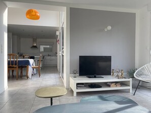 Interior - 4-Star Villa, 50m from Beach in Trégastel, Bright and Quiet (Trégastel)