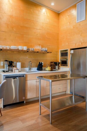 Refrigerador, microondas, parrilla de estufa y lavavajillas