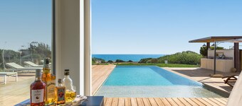 Pool villa with direct access to the sea, Sampieri