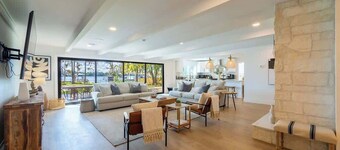 "Waterfront Paradise" Dock, Pool, Boathouse