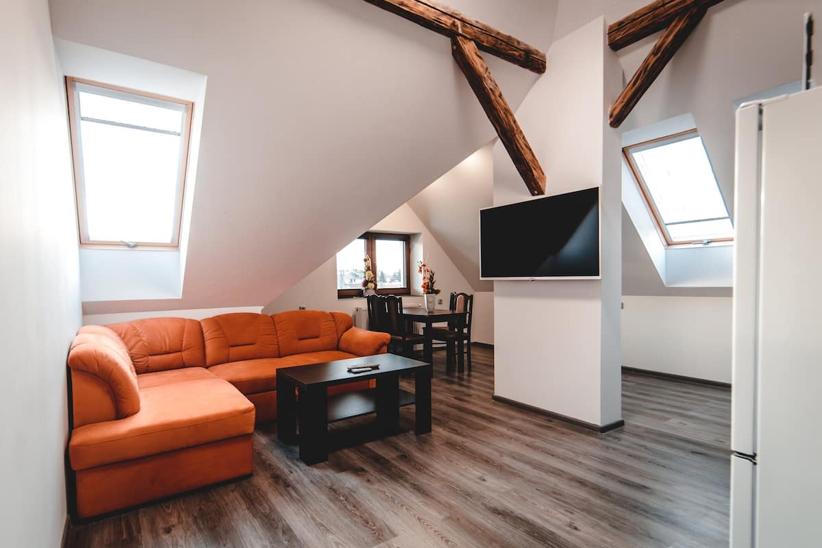 Business Apartment | 1 bedroom, Tempur-Pedic beds, desk, laptop workspace