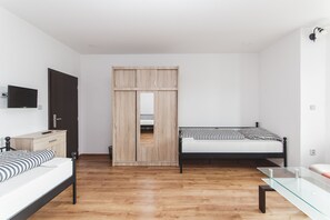 Tempur-Pedic beds, desk, laptop workspace, free WiFi - Villa u Arény (Ostrava)