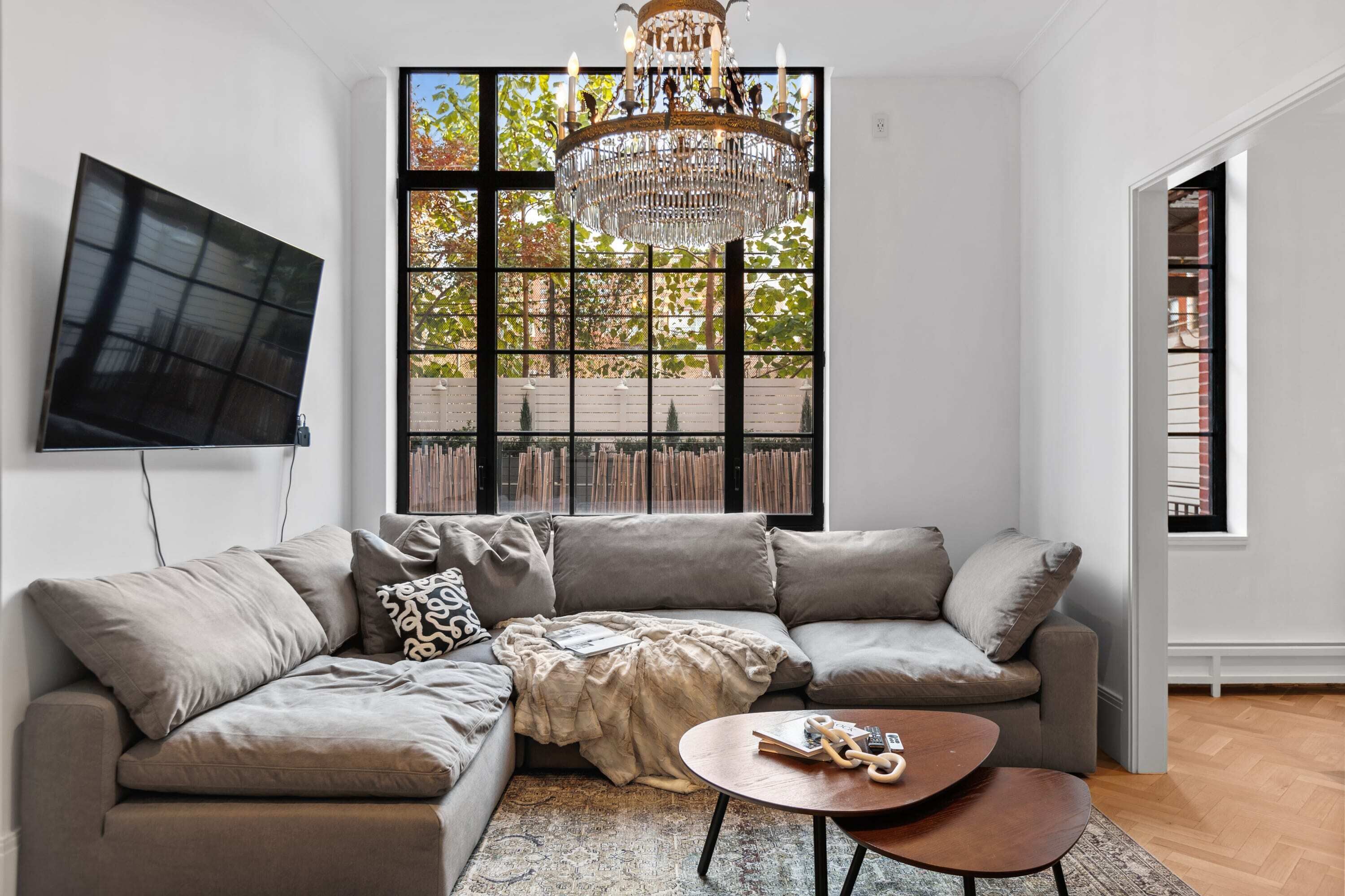 TV, stereoanlegg og kontorer