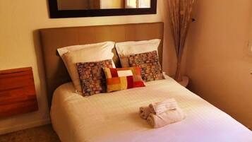 Iron/ironing board, free WiFi, bed sheets