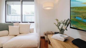 4 bedrooms, desk, iron/ironing board, travel cot