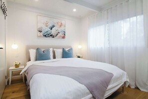 4 bedrooms, desk, iron/ironing board, travel cot - The Diamond of Diamond Creek (Diamond Creek)