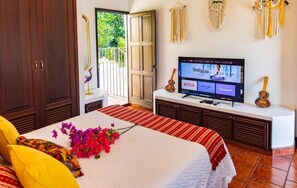 5 bedrooms, iron/ironing board, free WiFi, bed sheets - Casa Candelaria 7 Blocks From the Park (Antigua Guatemala)