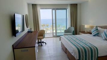 20 makuuhuonetta, tallelokero huoneessa, silitysrauta/-lauta