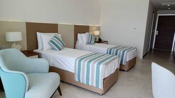Standard Room | In-room safe, iron/ironing board, free WiFi