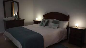 2 slaapkamers, een strijkplank/strijkijzer, wifi, beddengoed