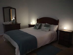 2 chambres, fer et planche à repasser, Wi-Fi, draps fournis