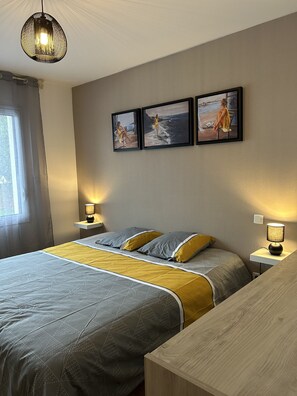 5 slaapkamers, een strijkplank/strijkijzer, reisbedje, gratis wifi