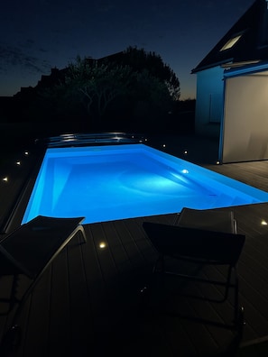 Alberca al aire libre y alberca climatizada